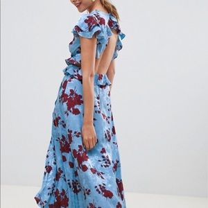 Open back ruffled floral wrap dress
